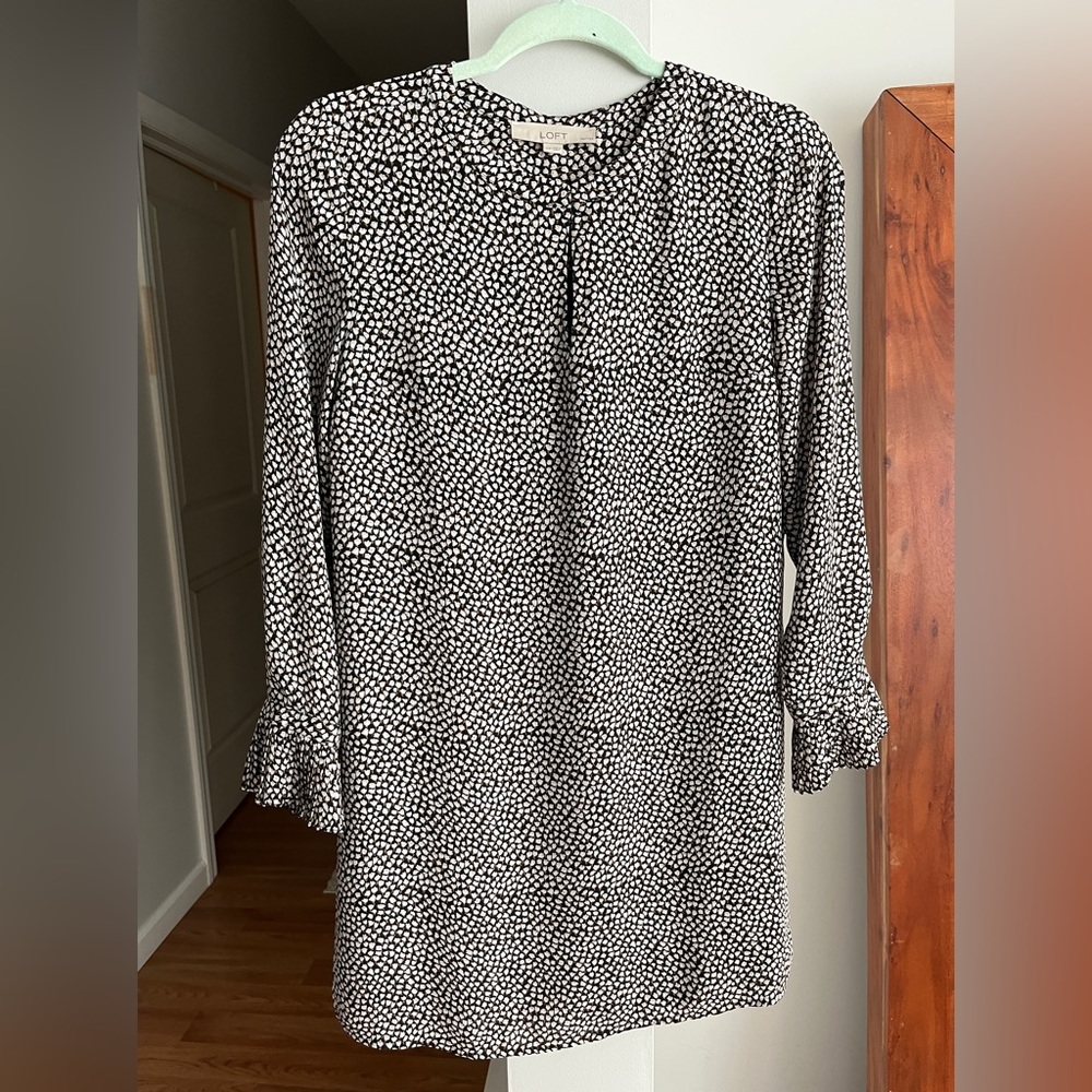 Buy 1 Get 50% Off LOFT Floral Print Bell Sleeve Front Keyhole Oversized Dress!